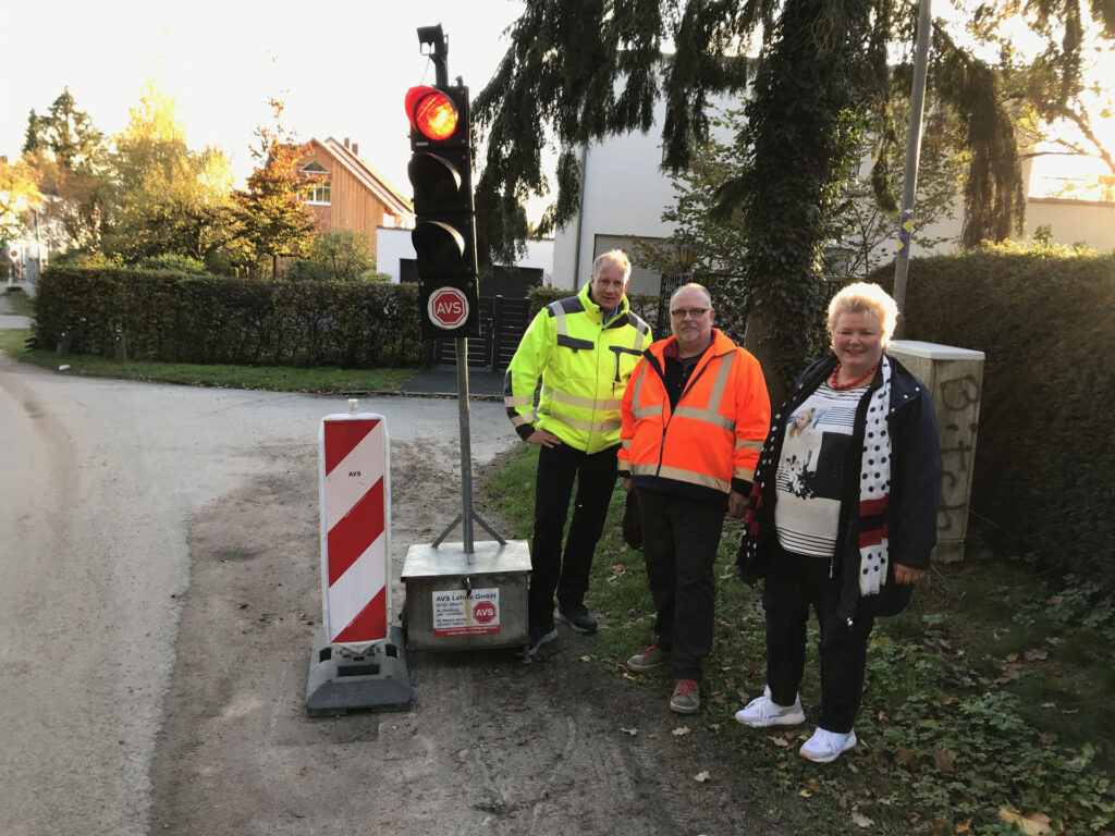 Ortsbürgermeisterin Berit Rohte mit den Herren Wäsche und Westermann aus der Gemeindeverwaltung